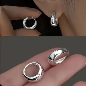 🆕NIP: Huggie Style Silver Plated Hoop Earrings